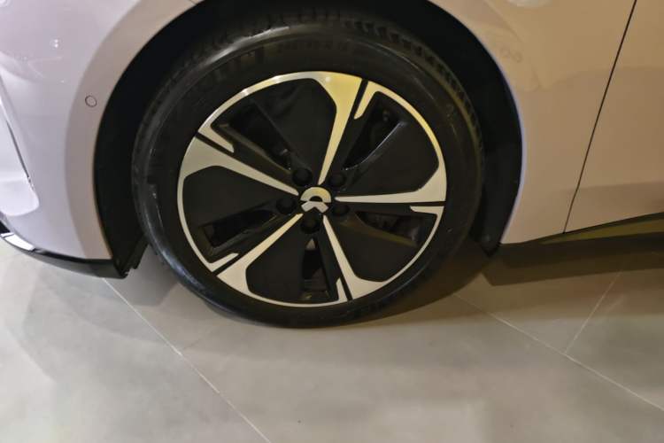 Used Nio ET5 2025 75 kWh Left Front Wheel Hub