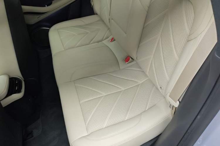 Used Nio ET5 2025 75 kWh Left Rear Seat