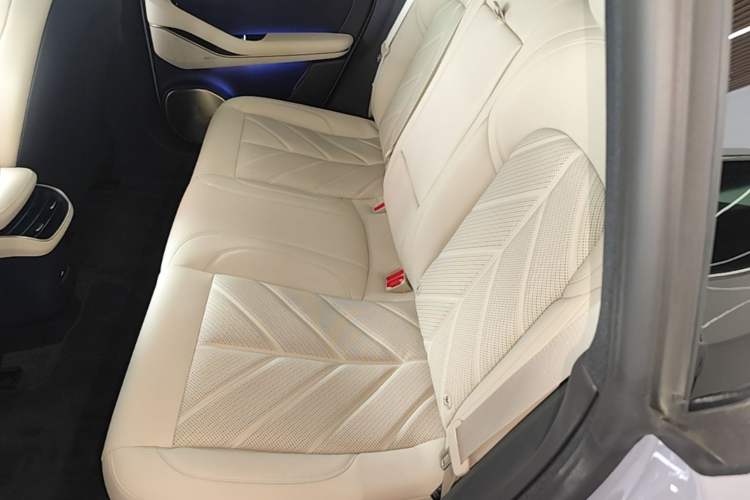 Used Nio ET5 2025 75 kWh Left Rear Seat
