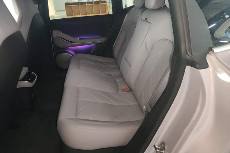 Used Nio ET5 2025 75 kWh Left Rear Seat