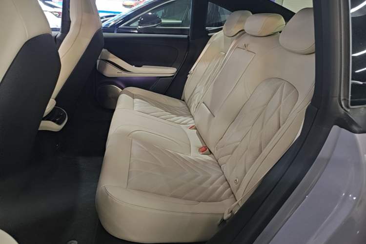 Used Nio ET5 2025 75 kWh Left Rear Seat