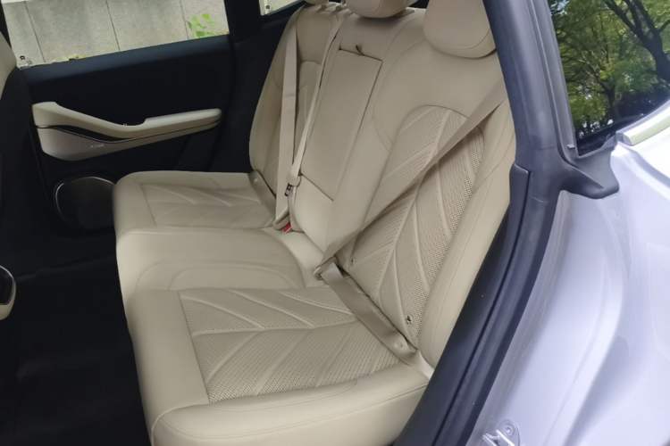 Used Nio ET5 2025 75 kWh Left Rear Seat