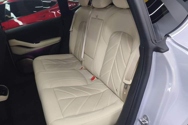 Used Nio ET5 2025 75 kWh Left Rear Seat