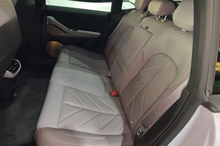 Used Nio ET5 2025 75 kWh Left Rear Seat
