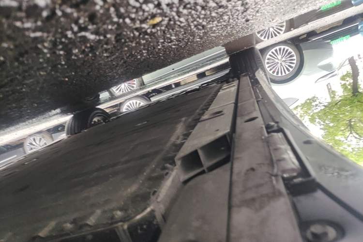Used Nio ET5 2025 75 kWh Left Side Sill