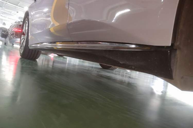 Used Nio ET5 2025 75 kWh Left Side Sill