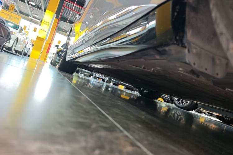 Used Nio ET5 2025 75 kWh Left Side Sill
