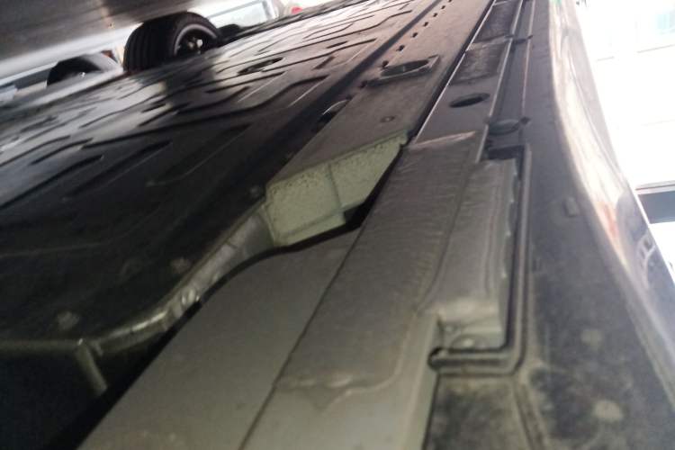 Used Nio ET5 2025 75 kWh Left Side Sill