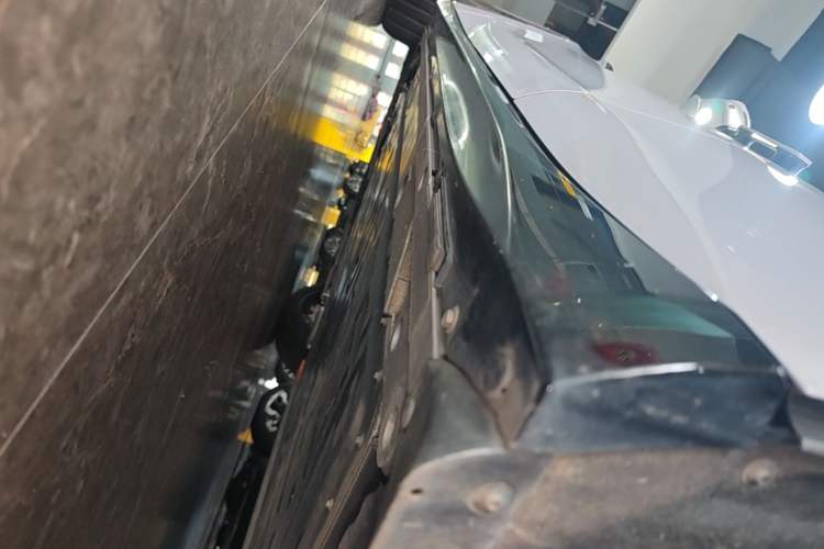 Used Nio ET5 2025 75 kWh Left Side Sill