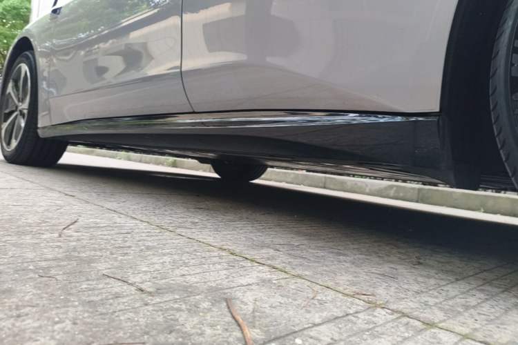 Used Nio ET5 2025 75 kWh Left Side Sill