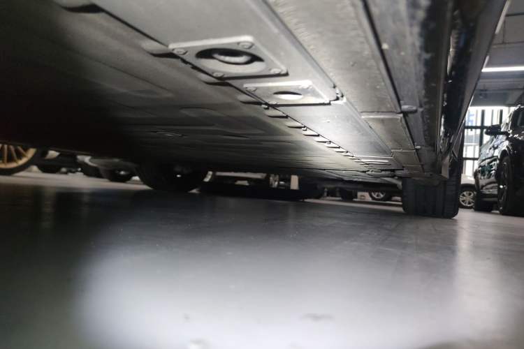 Used Nio ET5 2025 75 kWh Left Side Sill