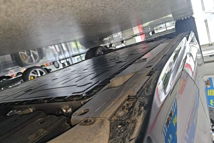 Used Nio ET5 2025 100 kWh Left Side Sill