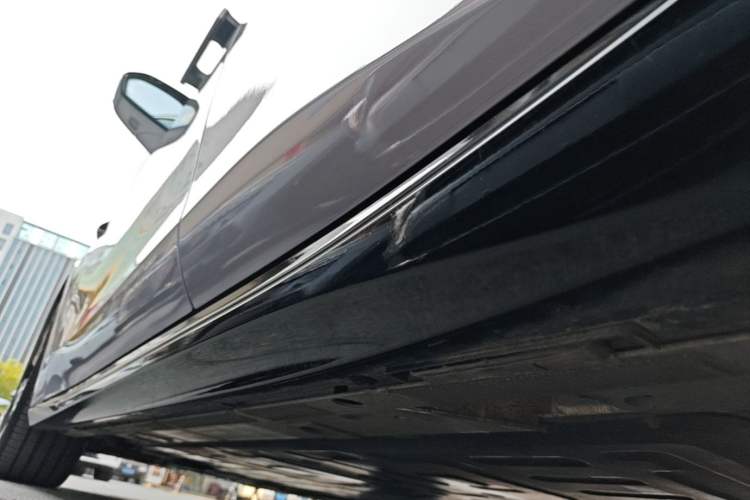 Used Nio ET5 2025 75 kWh Left Side Sill