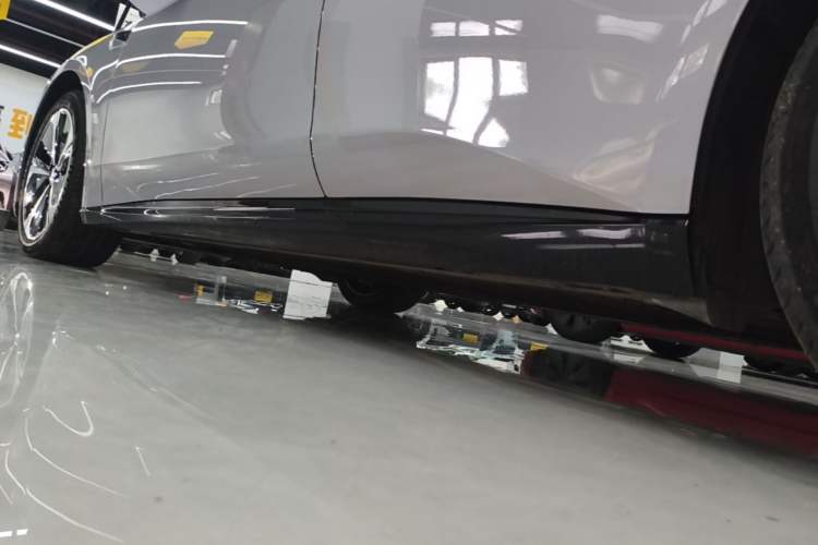 Used Nio ET5 2025 75 kWh Left Side Sill