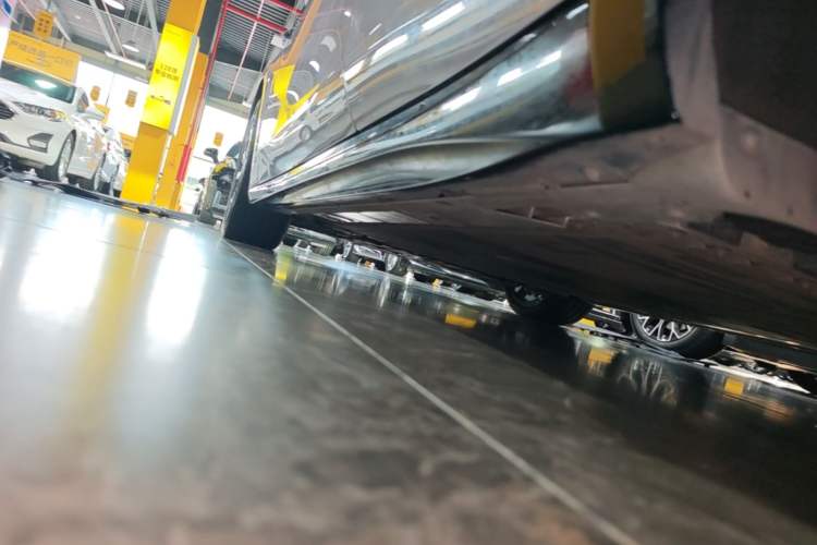 Used Nio ET5 2025 75 kWh Left Side Sill