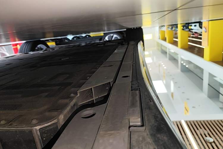 Used Nio ET5 2025 75 kWh Left Side Sill