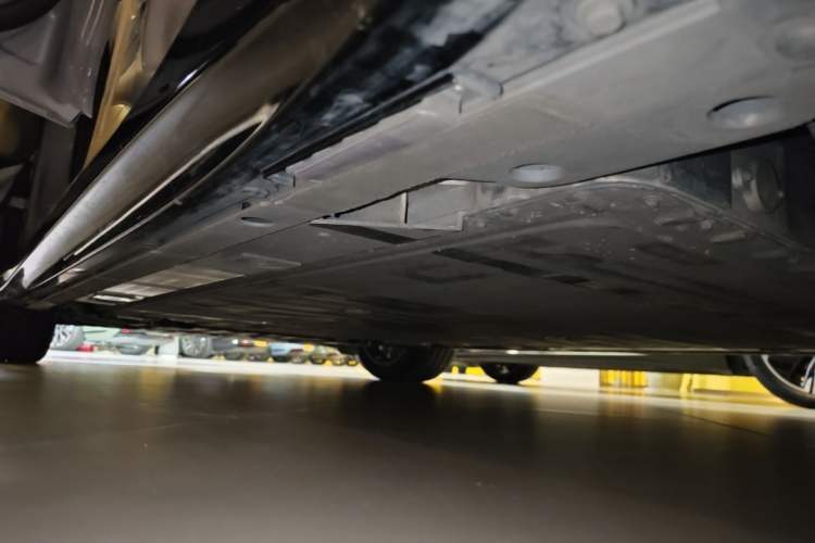 Used Nio ET5 2025 75 kWh Left Side Sill