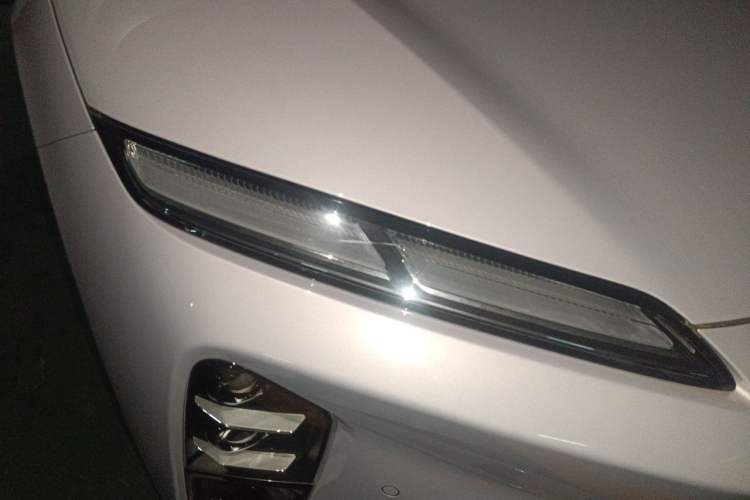 Used Nio ET5 2025 100 kWh Right Front Headlight