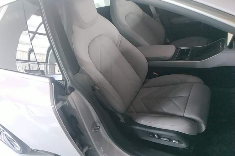 Used Nio ET5 2025 75 kWh Right Front Seat