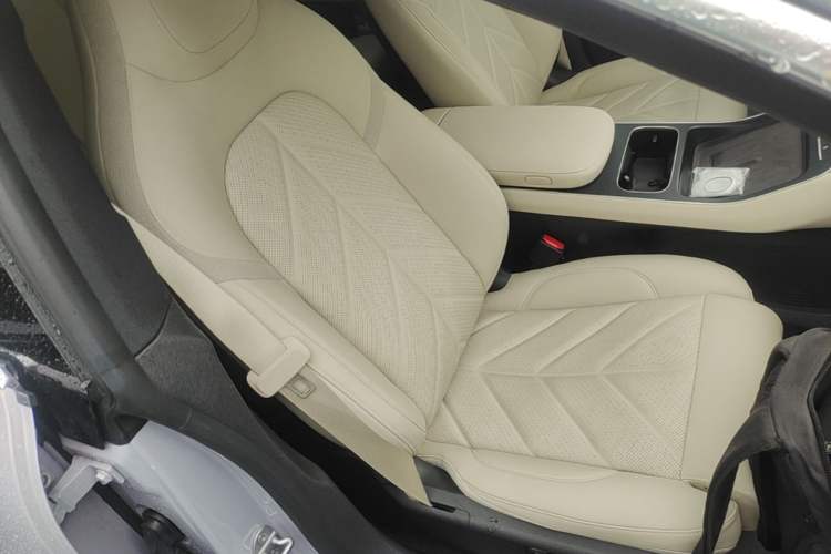 Used Nio ET5 2025 75 kWh Right Front Seat