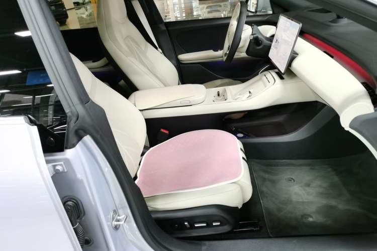 Used Nio ET5 2025 75 kWh Right Front Seat