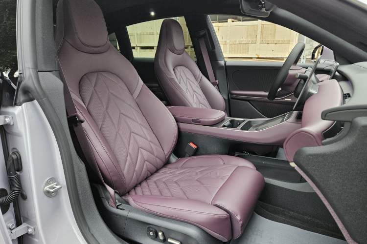 Used Nio ET5 2025 75 kWh Right Front Seat