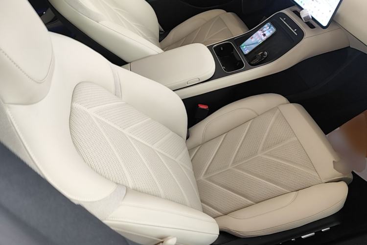 Used Nio ET5 2025 75 kWh Right Front Seat