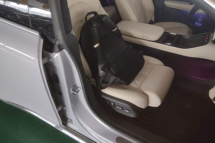 Used Nio ET5 2025 75 kWh Right Front Seat