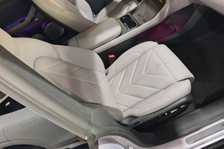 Used Nio ET5 2025 75 kWh Right Front Seat