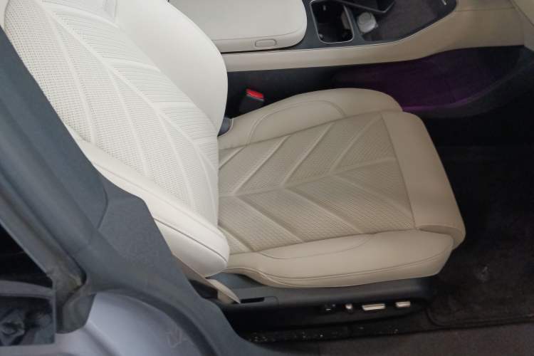 Used Nio ET5 2025 75 kWh Right Front Seat