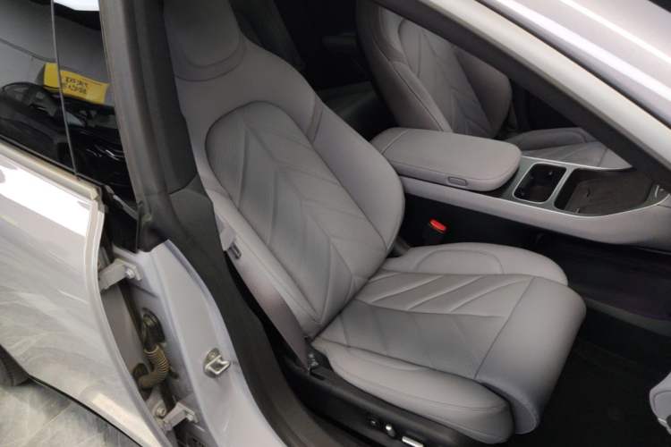 Used Nio ET5 2025 75 kWh Right Front Seat