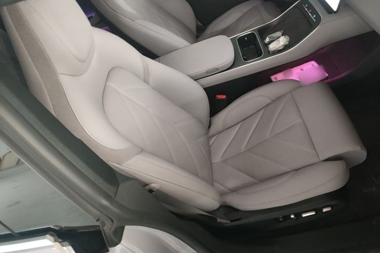 Used Nio ET5 2025 75 kWh Right Front Seat