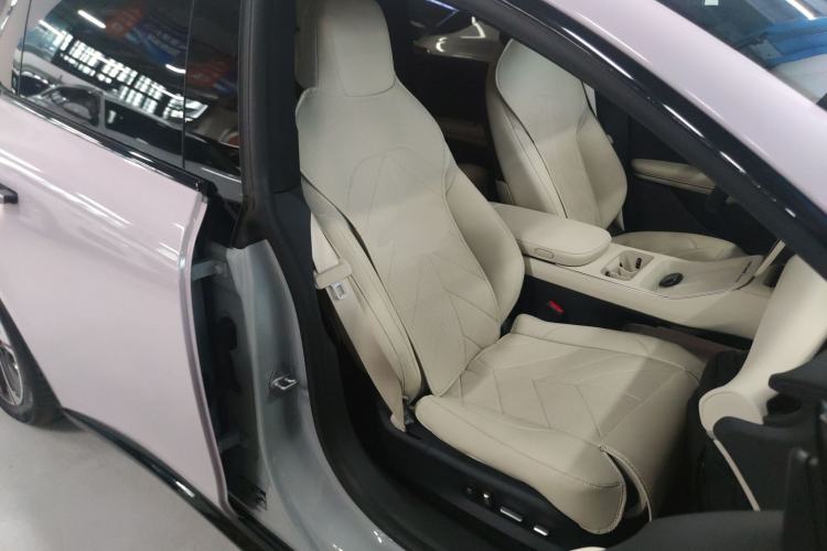 Used Nio ET5 2025 75 kWh Right Front Seat