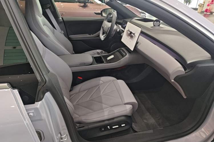 Used Nio ET5 2025 100 kWh Right Front Seat
