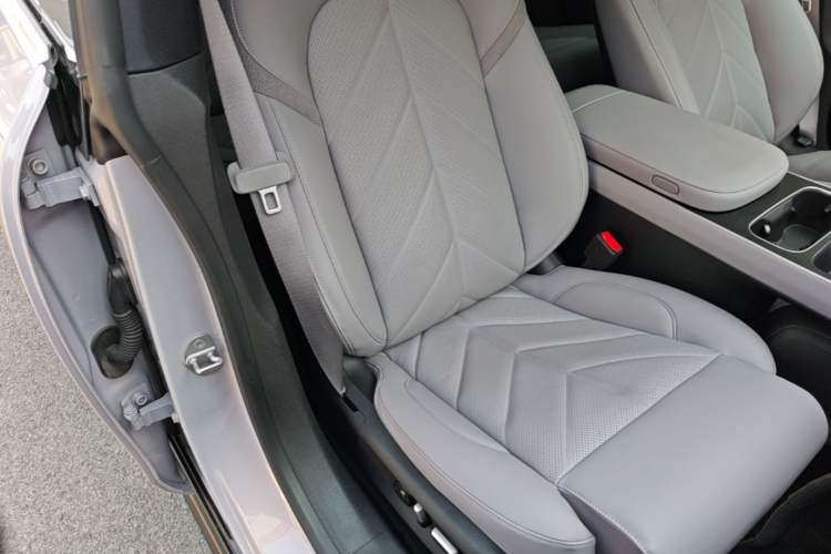 Used Nio ET5 2025 75 kWh Right Front Seat