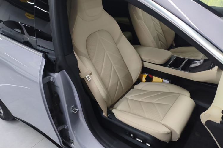Used Nio ET5 2025 75 kWh Right Front Seat