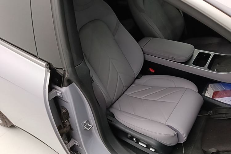 Used Nio ET5 2025 75 kWh Right Front Seat