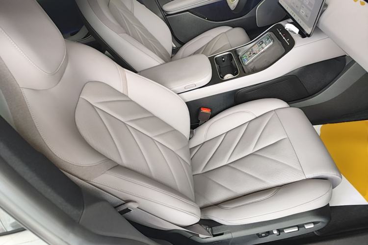 Used Nio ET5 2025 75 kWh Right Front Seat