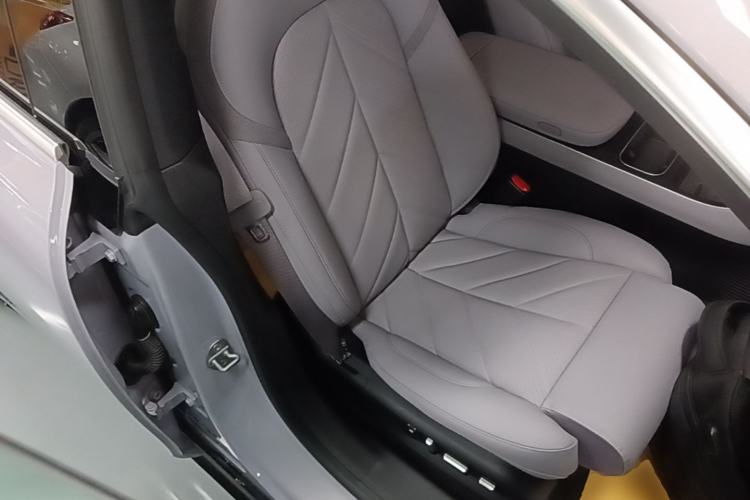 Used Nio ET5 2025 75 kWh Right Front Seat