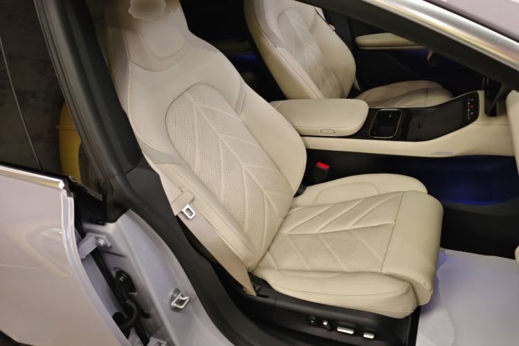 Used Nio ET5 2025 75 kWh Right Front Seat