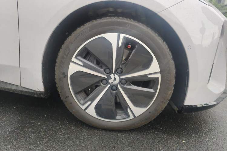 Used Nio ET5 2025 75 kWh Right Front Wheel Hub