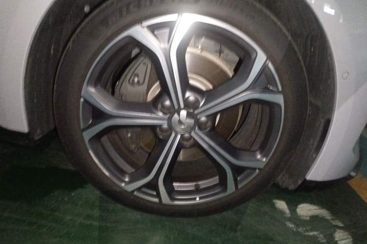 Used Nio ET5 2025 100 kWh Right Front Wheel Hub