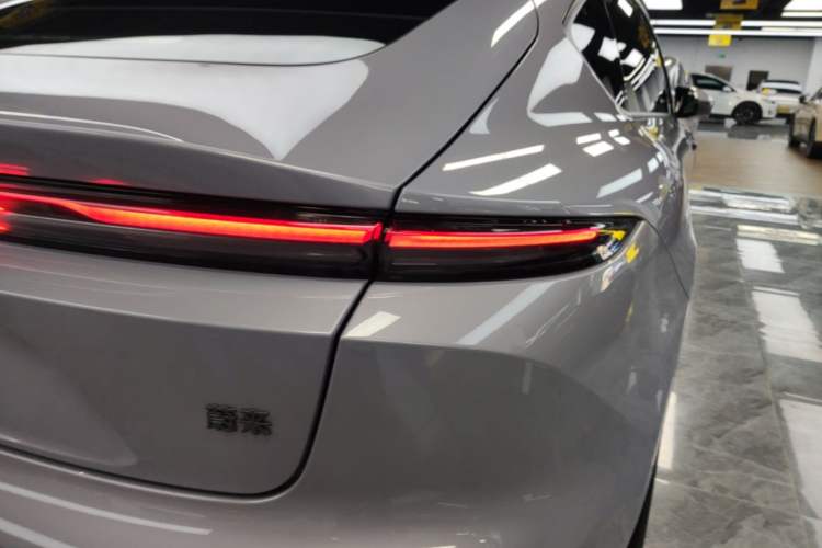 Used Nio ET5 2025 75 kWh Right Rear Taillight