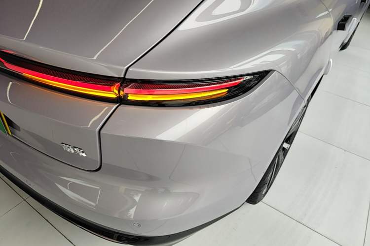 Used Nio ET5 2025 75 kWh Right Rear Taillight
