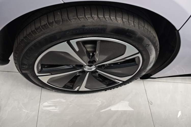 Used Nio ET5 2025 75 kWh Right Rear Wheel Hub