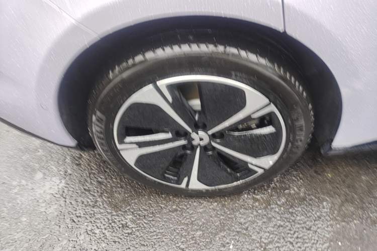 Used Nio ET5 2025 75 kWh Right Rear Wheel Hub
