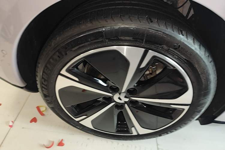 Used Nio ET5 2025 75 kWh Right Rear Wheel Hub