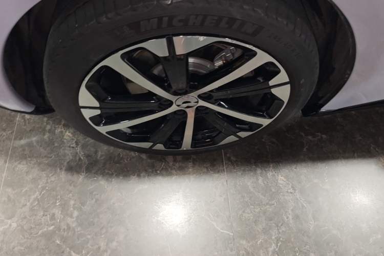 Used Nio ET5 2025 75 kWh Right Rear Wheel Hub