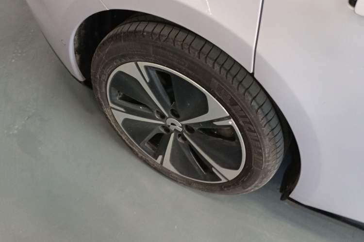 Used Nio ET5 2025 75 kWh Right Rear Wheel Hub