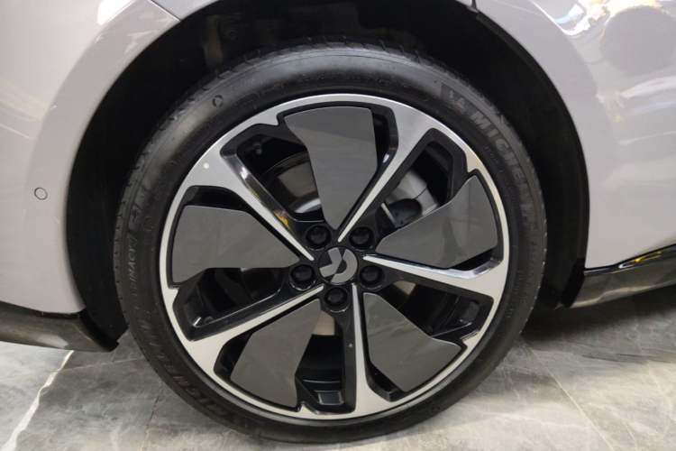 Used Nio ET5 2025 75 kWh Right Rear Wheel Hub